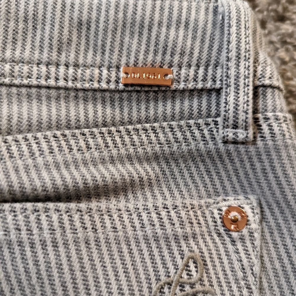 last sale.DL1961 pinstriped denim - Picture 4 of 10